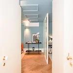 Liiiving In - Ribeira Design Apartment